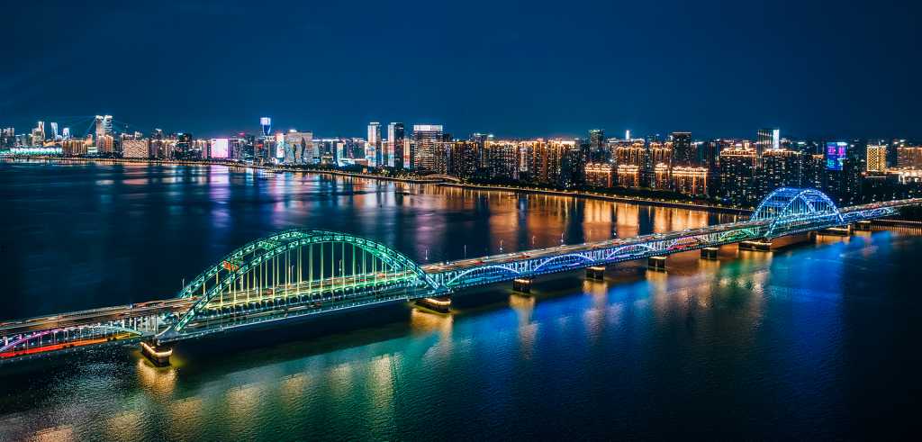 ROLEDS lighting solutions for Fuxing Bridge, Hangzhou project (Flood Lights included)