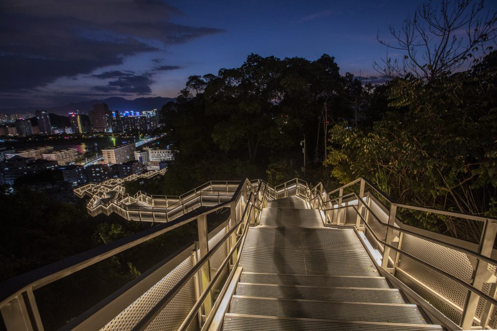 ROLEDS linear lights for stair lighting at Jinniushan Sports Park